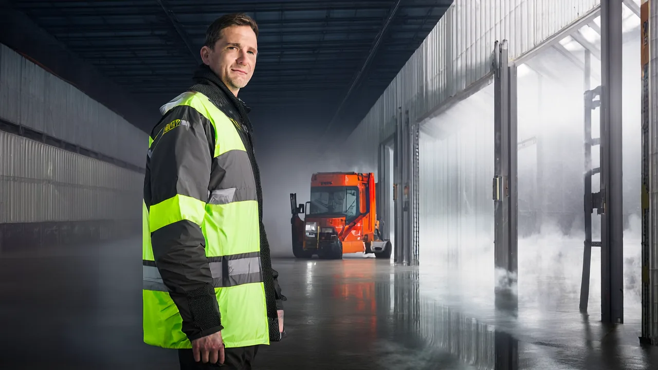 Cold Storage Workwear: The Sweat Problem That Makes Thermal Layers Dangerous