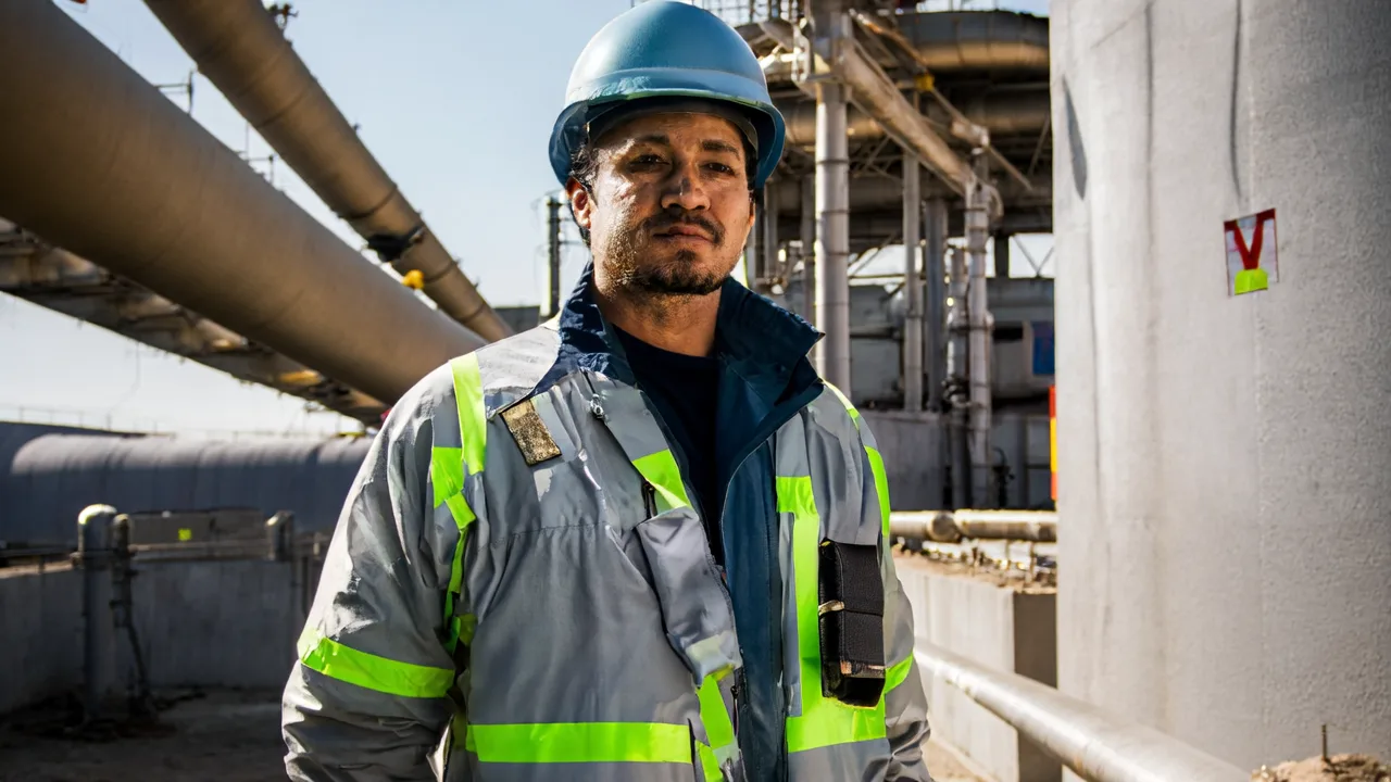 H2S Corrodes Metal Zippers on Wastewater Workwear Before the Fabric Shows Any Wear