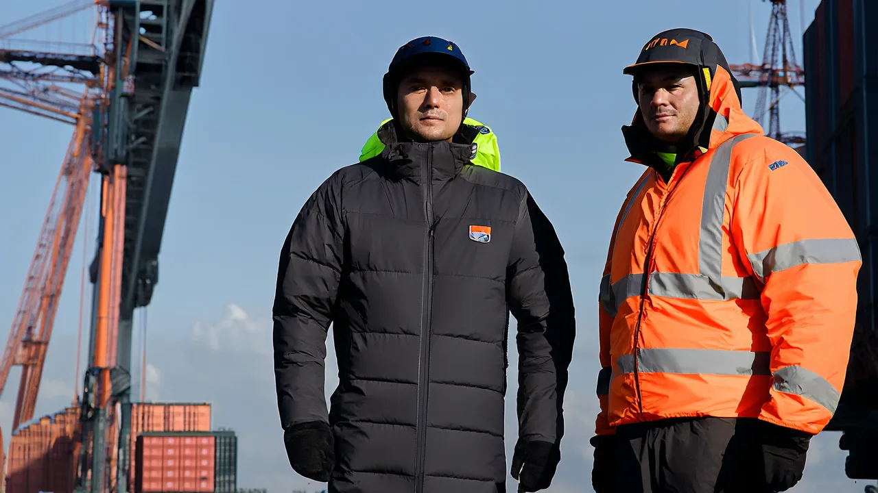 Softshell Layers & Hi-Vis Visibility: Sourcing Port Terminal Workwear for Middle East Seaport Cargo Operations